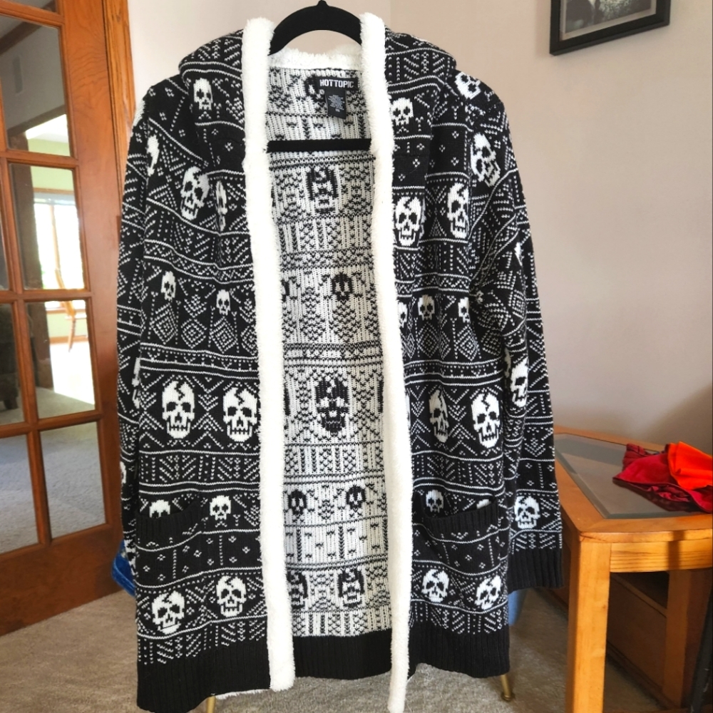 Hot Topic Skull sweater
